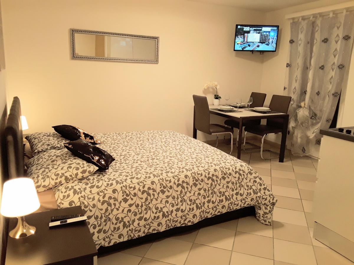 Holidays Homes Il Folletto Quartino Ngoại thất bức ảnh