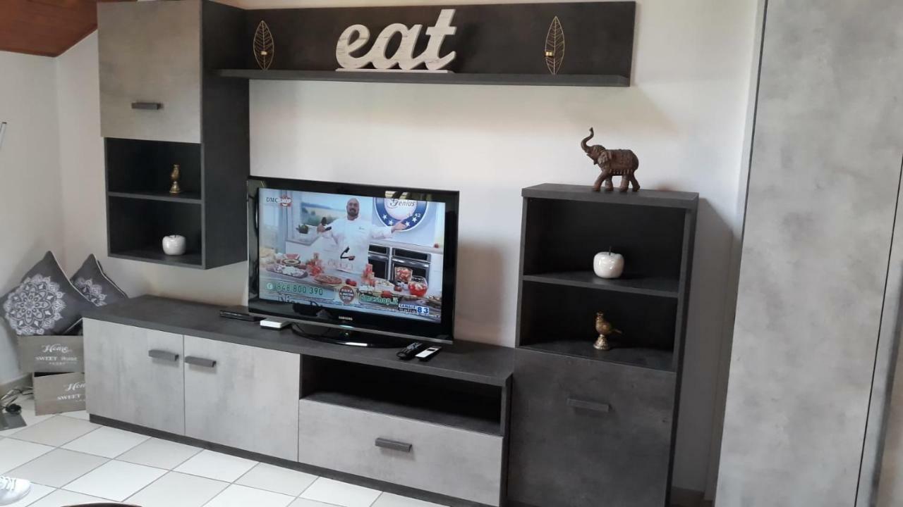 Holidays Homes Il Folletto Quartino Ngoại thất bức ảnh